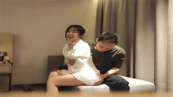 步宾探花：甜美白裙妹的极致诱惑