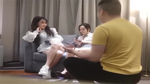 极品闺蜜双飞下海 淫荡骚货齐撅肥臀任客爆操